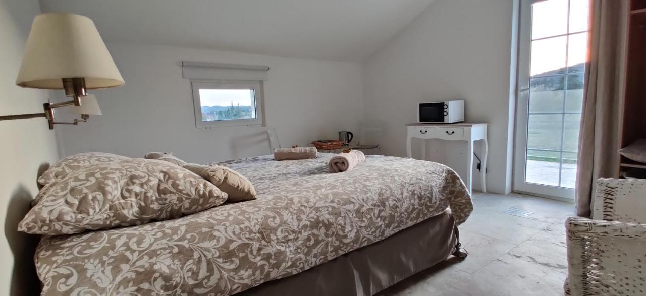 Ferienwohnung Superbe Chambre Avec Terrasse, Parking Prive, Jardin, Calme, Climatisation, 10 Mn Pont Du Gard #7 Rochefort-du-Gard Exterior foto